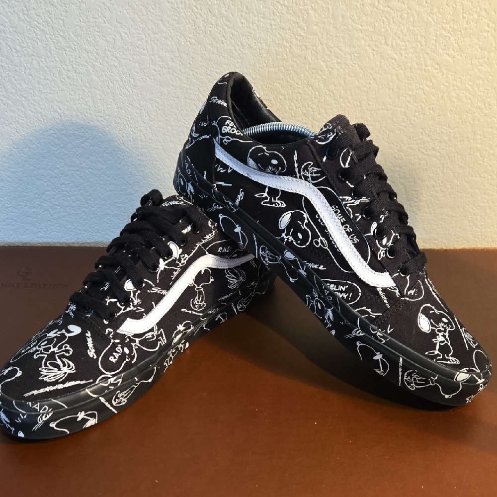 Vintage Vans‎ Black and White 2017 Peanuts Cartoon Print Sneakers